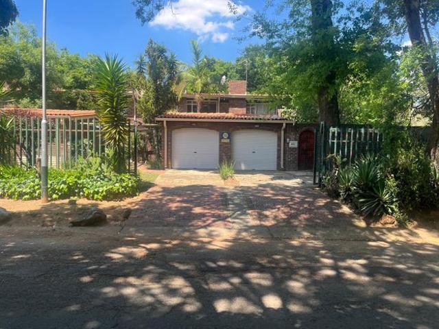 2 Bedroom duplex townhouse sectional to rent in Windsor West, Randburg