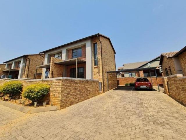 2 Bedroom duplex townhouse sectional to rent in Wilgeheuwel, Roodepoort
