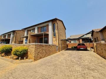2 Bedroom duplex townhouse sectional to rent in Wilgeheuwel, Roodepoort
