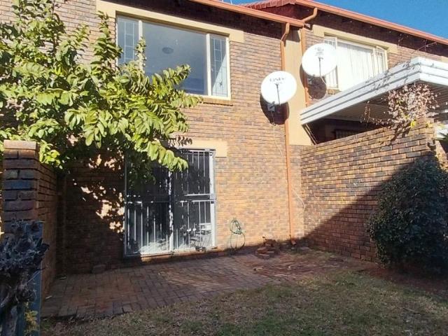 2 Bedroom duplex townhouse sectional to rent in Hennopspark, Centurion