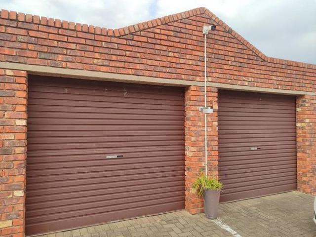 2 Bedroom duplex townhouse sectional to rent in Langenhovenpark, Bloemfontein