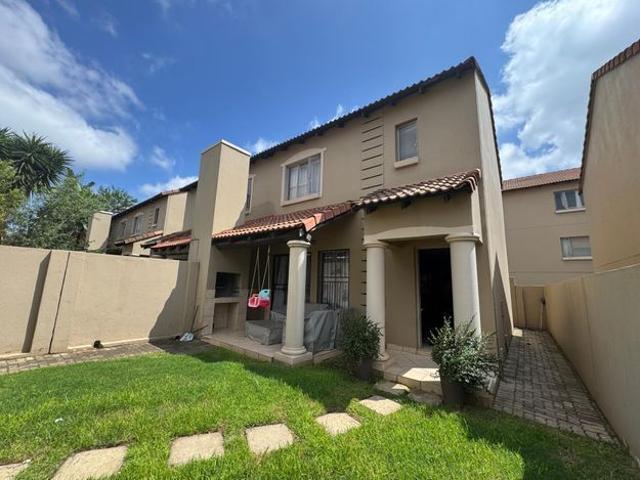 2 Bedroom duplex townhouse sectional to rent in North Riding, Randburg