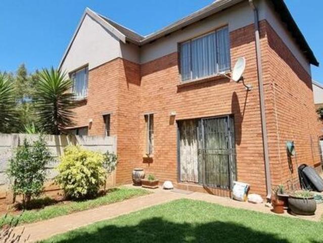 2 Bedroom duplex townhouse sectional to rent in North Riding, Randburg