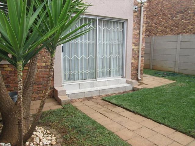 2 Bedroom duplex townhouse sectional to rent in North Riding, Randburg