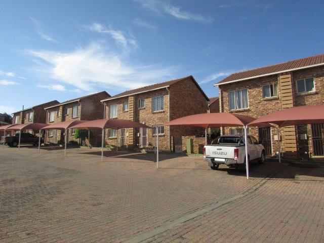 2 Bedroom duplex townhouse sectional to rent in Olivedale, Randburg