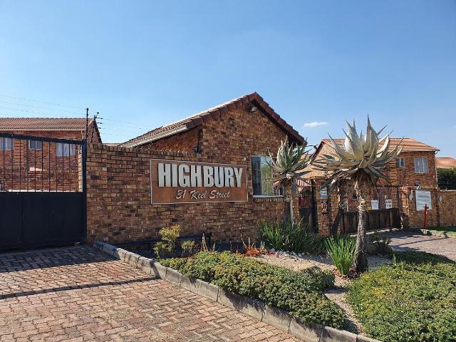 2 Bedroom duplex townhouse sectional to rent in Olivedale, Randburg