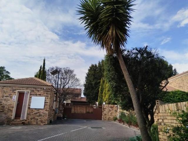 2 Bedroom duplex townhouse sectional to rent in Radiokop, Roodepoort