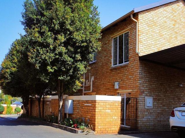 2 Bedroom duplex townhouse sectional to rent in Strubensvallei, Roodepoort