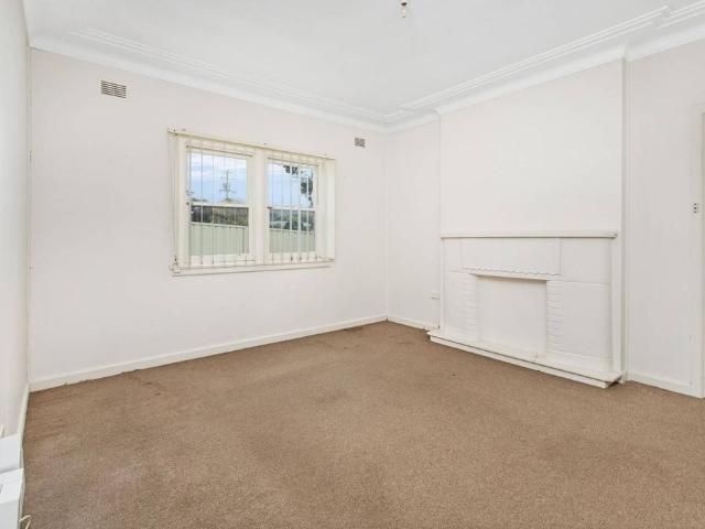 2 bedroom duplex walk to Surf Beach!