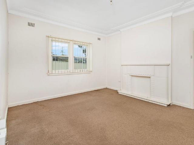2 bedroom duplex walk to Surf Beach!