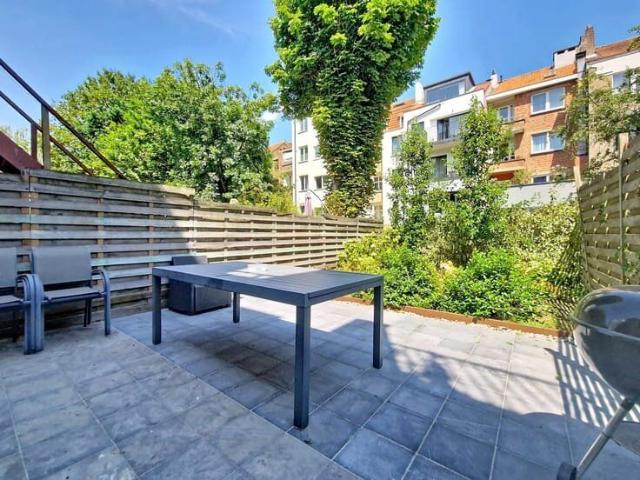 2 bedroom duplex with a garden