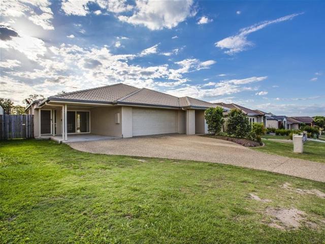 2 Bedroom duplex with large backyard
