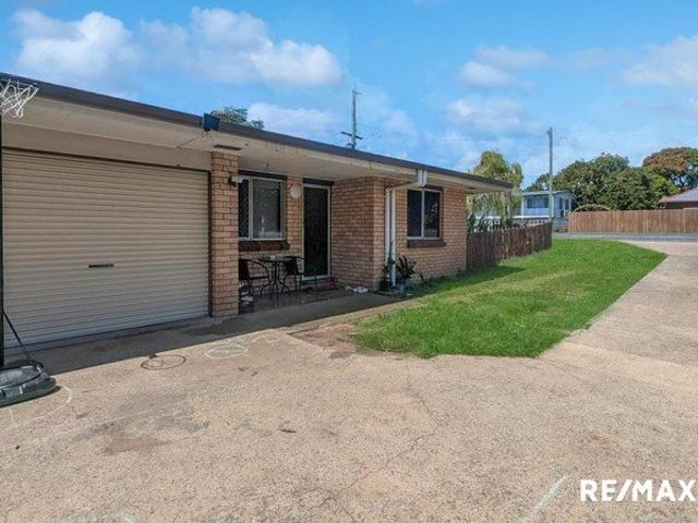 2 Bedroom Duplex with Large Yard