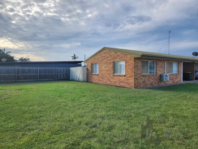 2 Bedroom Duplex with Private Yard in Norville
