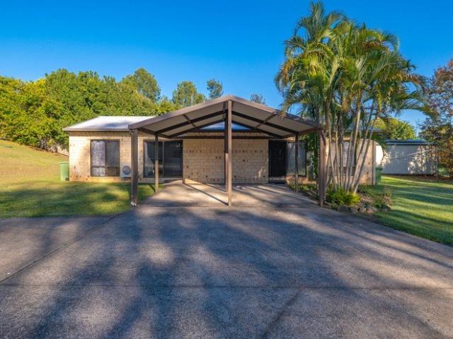 2 Bedroom Duplex with Yard Maintenance Included!