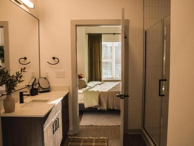 2 bedroom, Durham NC 27701 105673988