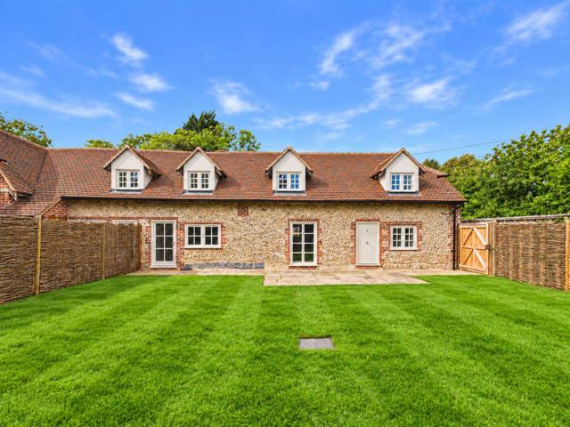 2 Bedroom End Of Terrace House