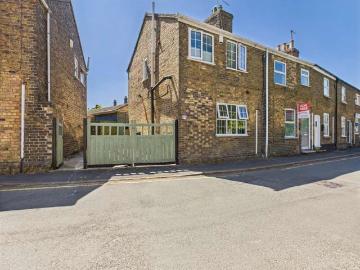 2 Bedroom End Of Terrace House