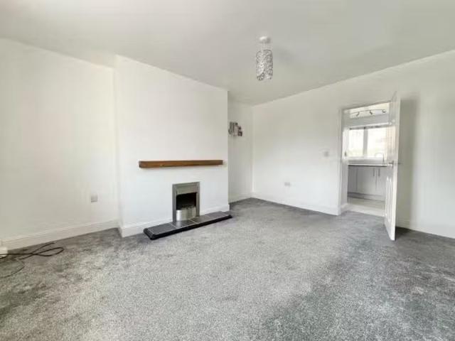 2 bedroom end of terrace house for rent in Castle Bank, Tow La.