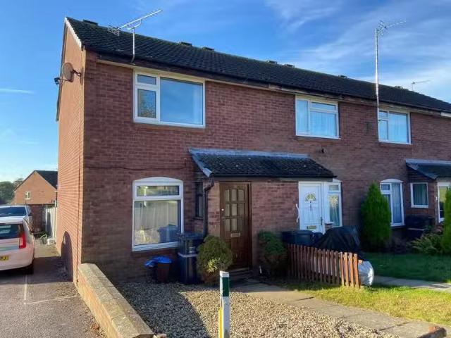 2 bedroom end of terrace house for rent in Gainsborough Way, Y.