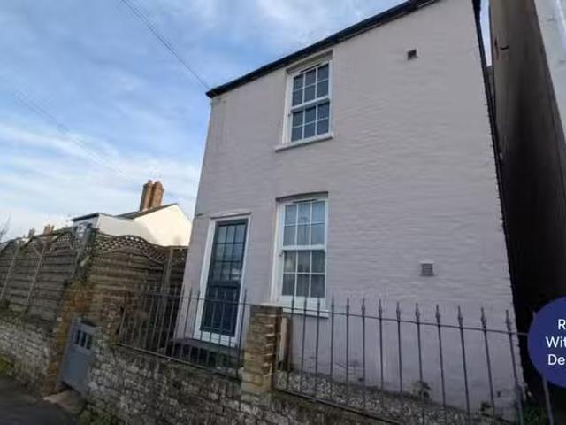 2 bedroom end of terrace house for rent in Dover Road, Walmer.