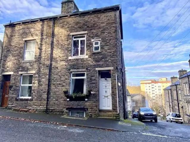 2 bedroom end of terrace house for rent in Hainworth Wood Road.