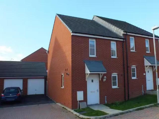2 bedroom end of terrace house for rent in Heeks Crescent, Hil.