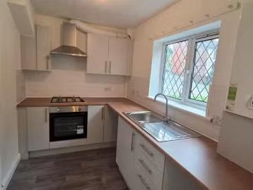 2 bedroom end of terrace house for rent in Inglby Close, Black.