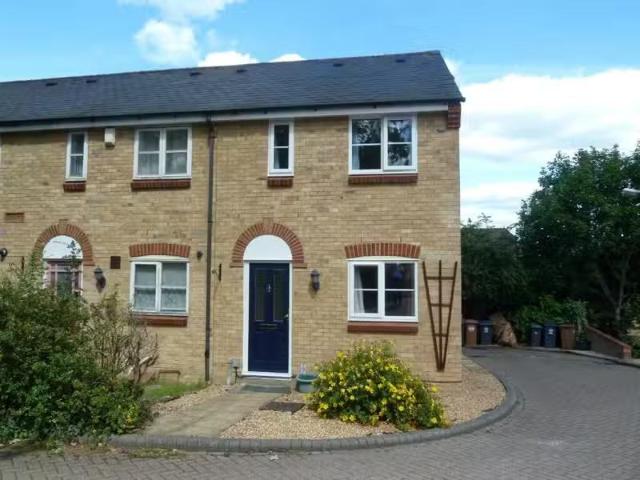 2 bedroom end of terrace house for rent in Oaktree Close, Bish.