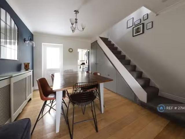 2 bedroom end of terrace house for rent in Lower Road, Orpingt.