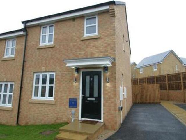 2 Bedroom End Of Terrace House For Rent In Leeds, Uk