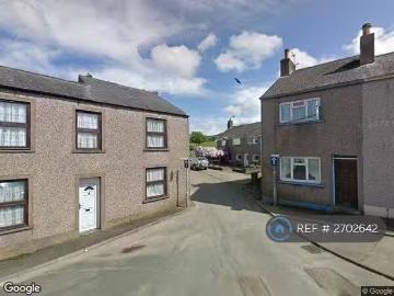 2 bedroom end of terrace house for rent in Main Street, Ellenb.