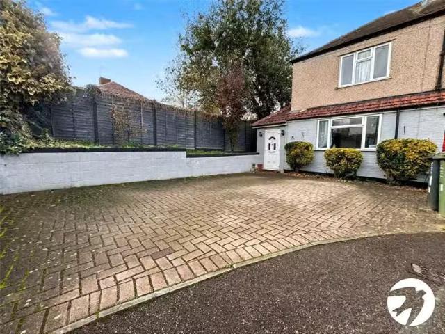 2 bedroom end of terrace house for rent in Mildred Close, Dart.