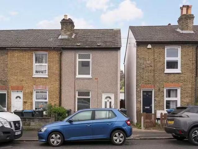 2 bedroom end of terrace house for rent in Sanderstead Road, S.