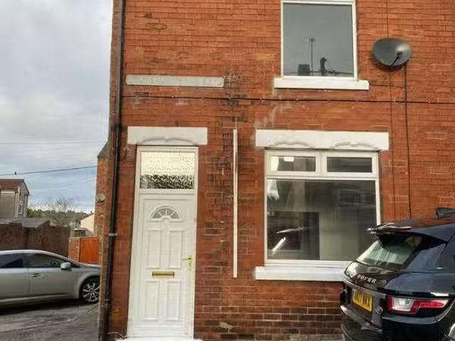 2 bedroom end of terrace house for rent in Sandringham Road, C.
