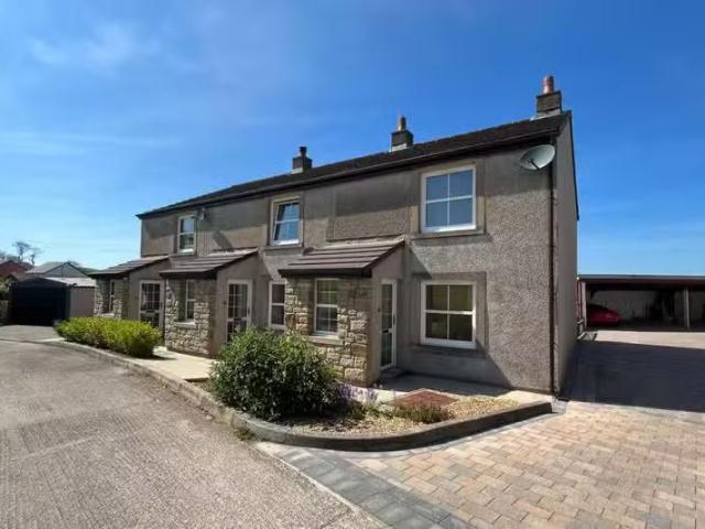 2 bedroom end of terrace house for rent in Spring Croft Close.
