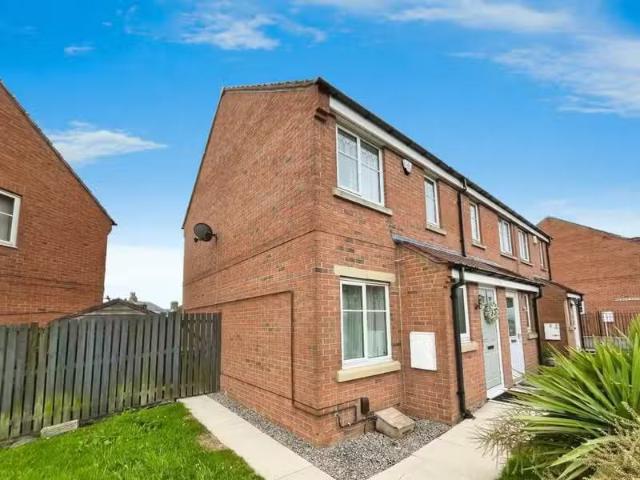 2 bedroom end of terrace house for rent in Reevy Road, Bradfor.