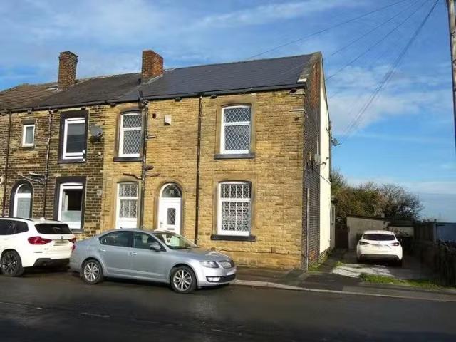 2 bedroom end of terrace house for rent in Wakefield Road, Dri.