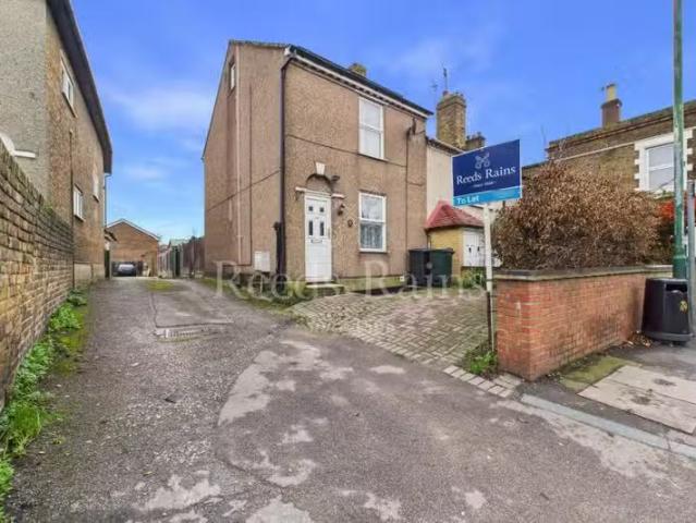 2 bedroom end of terrace house for rent in West Hill, Dartford.