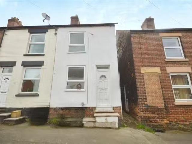 2 bedroom end of terrace house for rent in Weston Street, Swad.