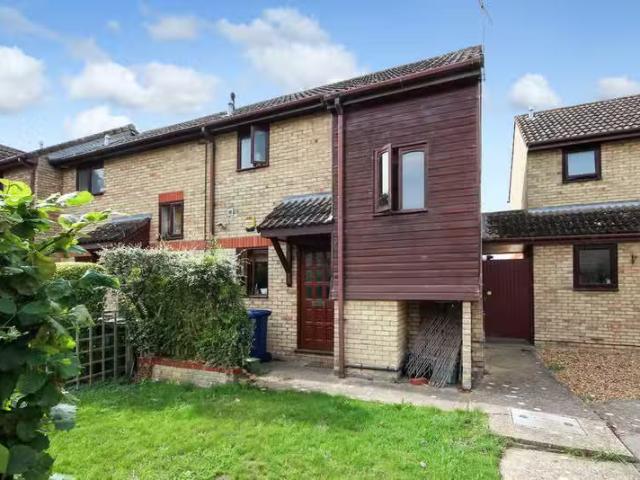 2 bedroom end of terrace house for rent in Whitmore Way, Water.