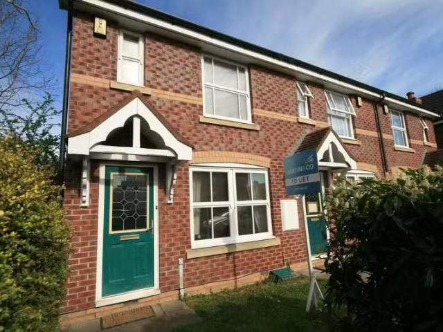 2 bedroom end of terrace house for rent in Whitewell Close, Na.