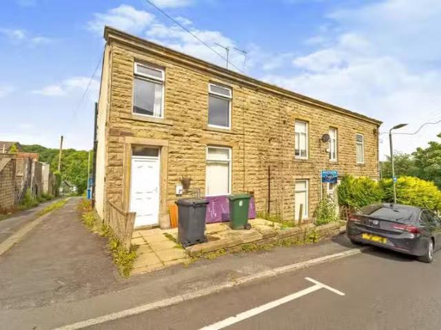 2 bedroom end of terrace house for rent in Whittle Street, Raw.