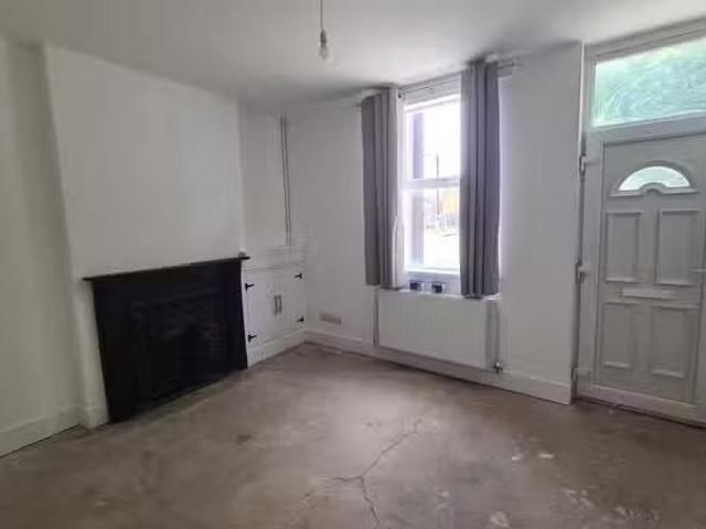 2 bedroom end of terrace house for rent in The Triangle, Ilkes.