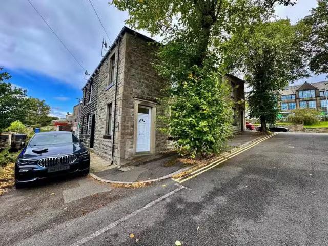2 bedroom end of terrace house for rent in Thornfield Avenue.