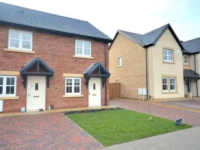 2 bedroom end of terrace house for rent in Vickers Close, Padd.