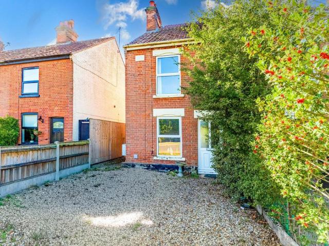 2 bedroom end of terrace house for sale