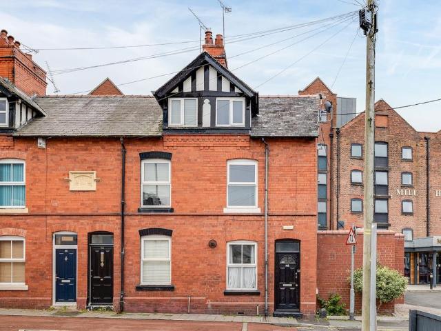 2 bedroom end of terrace house for sale