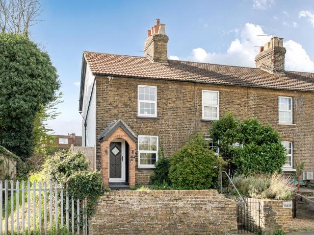 2 bedroom end of terrace house for sale