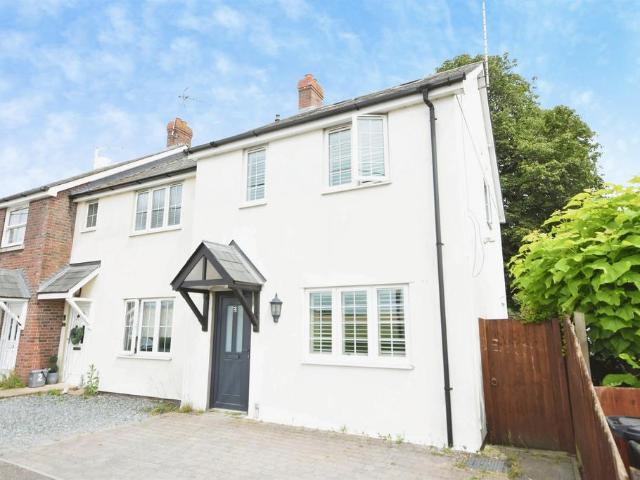 2 bedroom end of terrace house for sale
